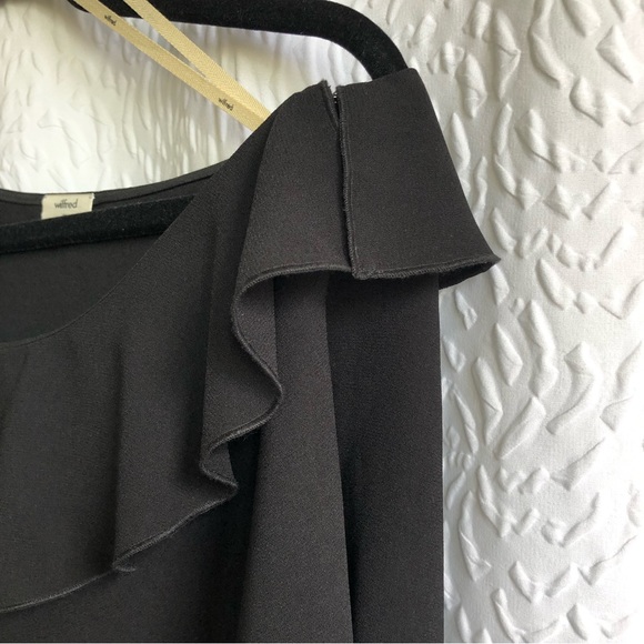 BNWT Aritzia Wilfred Black Allaire Ruffle One Shoulder Blouse - Picture 4 of 16